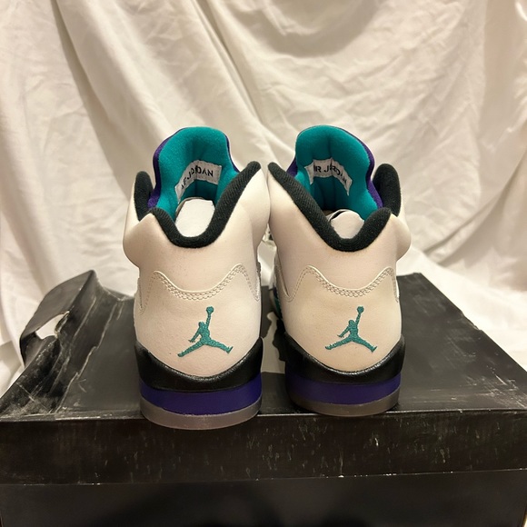Jordan 5 Retro
Grape - Picture 2 of 4